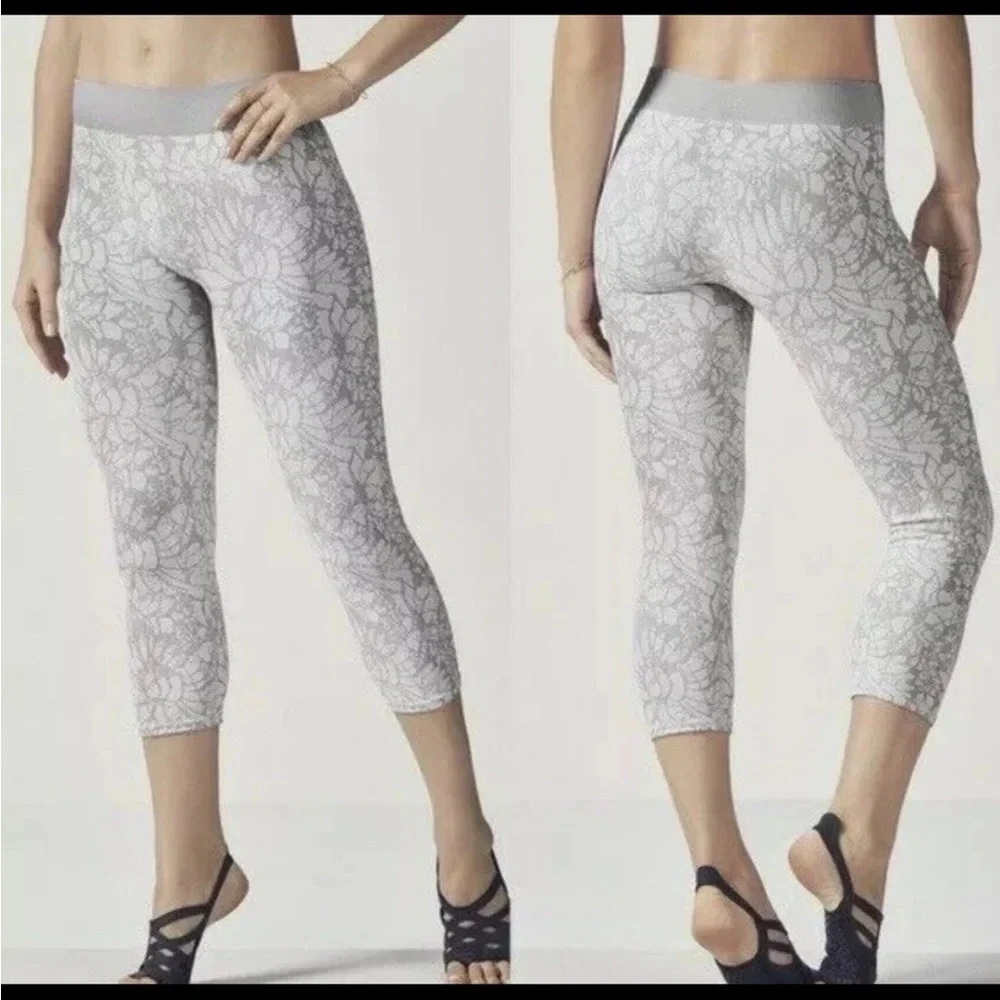 Fabletics Sebastian Seamless Cropped Gray Floral Leggings